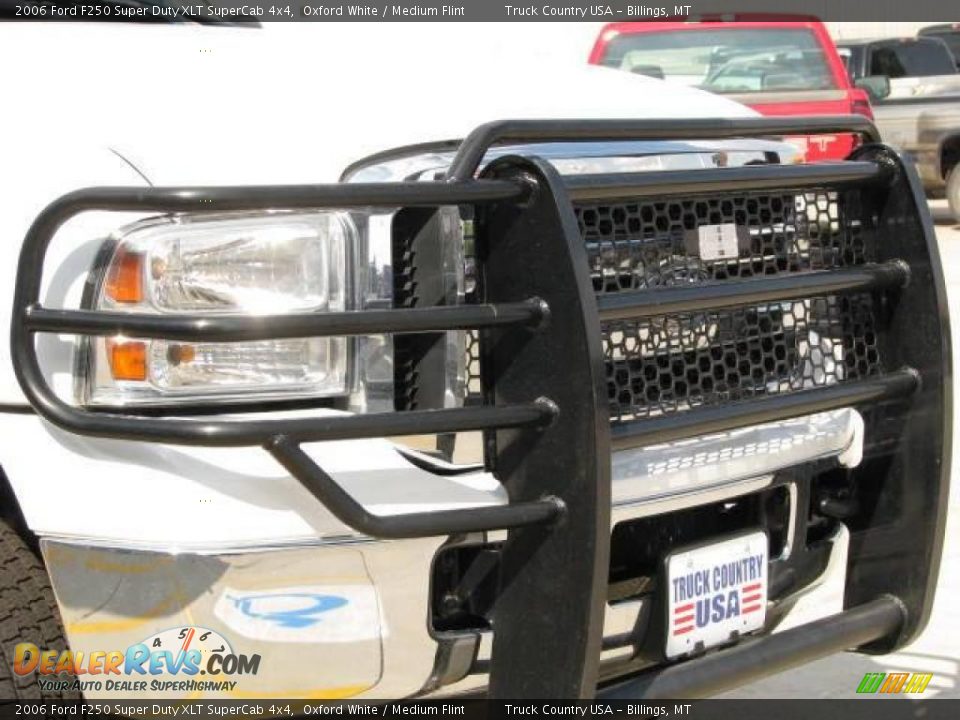 2006 Ford F250 Super Duty XLT SuperCab 4x4 Oxford White / Medium Flint Photo #4