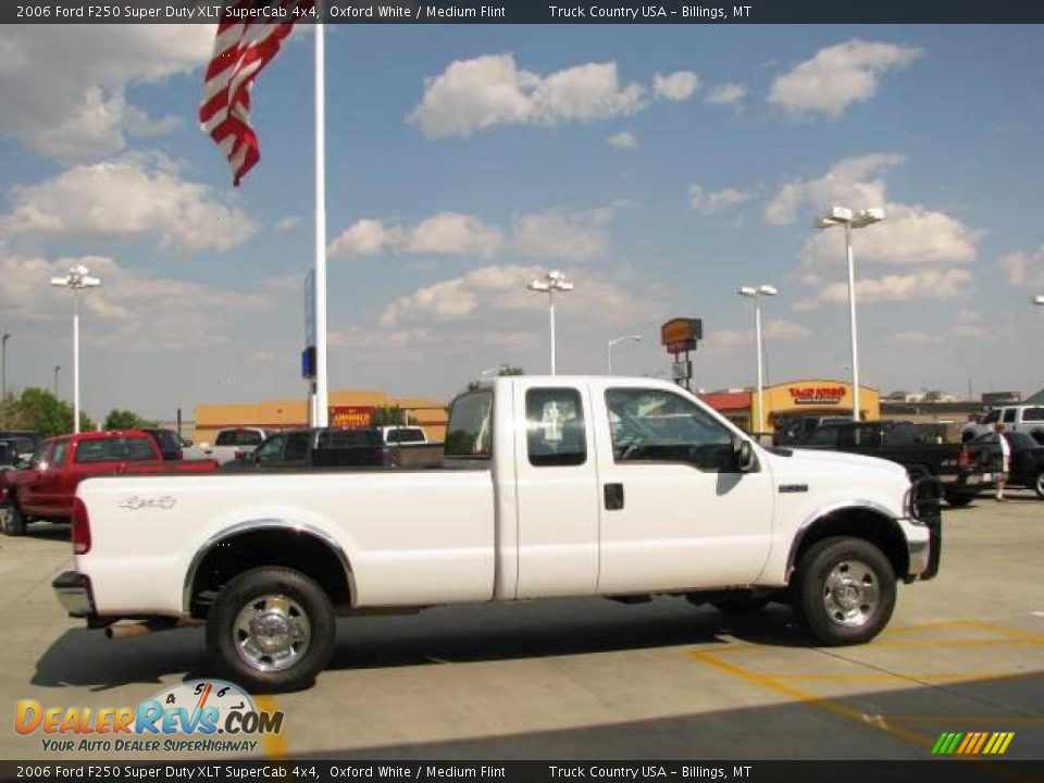 2006 Ford F250 Super Duty XLT SuperCab 4x4 Oxford White / Medium Flint Photo #5