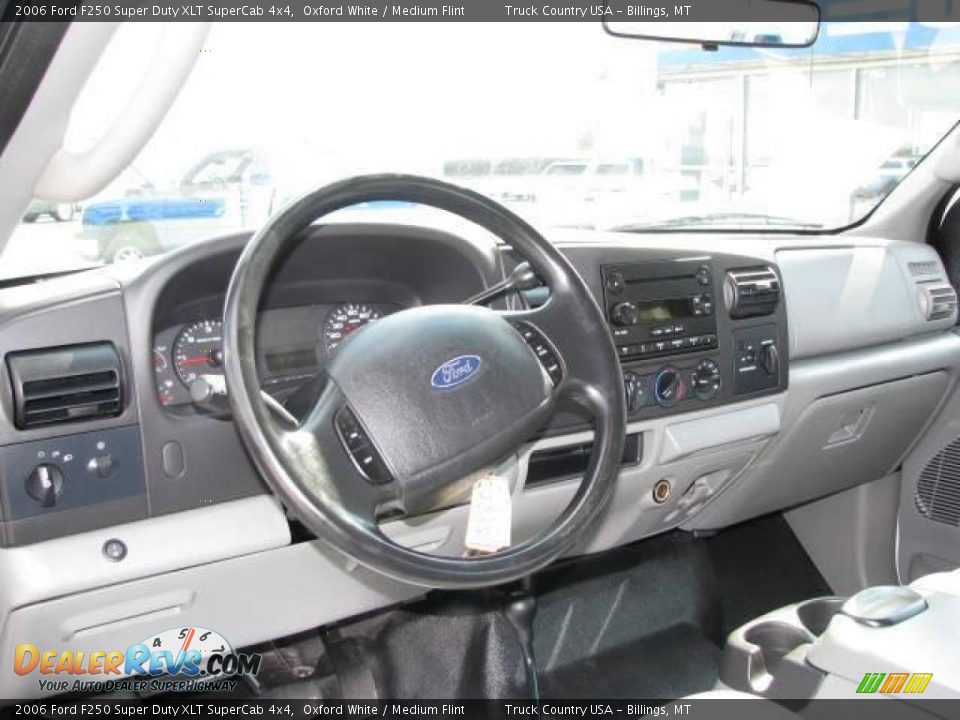 2006 Ford F250 Super Duty XLT SuperCab 4x4 Oxford White / Medium Flint Photo #10