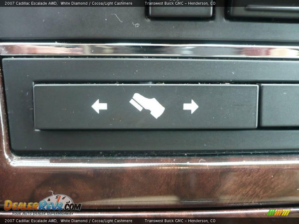 2007 Cadillac Escalade AWD White Diamond / Cocoa/Light Cashmere Photo #28