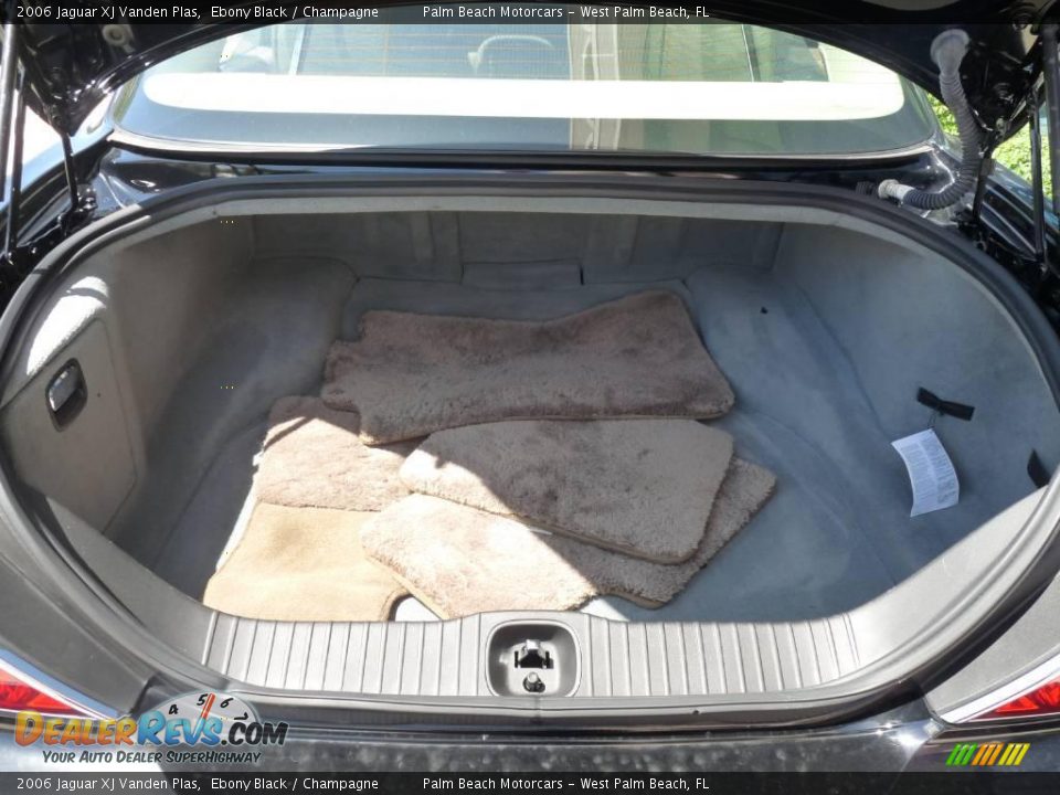 2006 Jaguar XJ Vanden Plas Ebony Black / Champagne Photo #8
