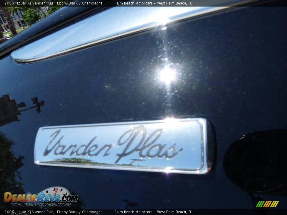 2006 Jaguar XJ Vanden Plas Ebony Black / Champagne Photo #10
