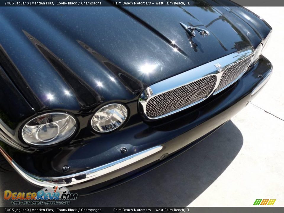 2006 Jaguar XJ Vanden Plas Ebony Black / Champagne Photo #13