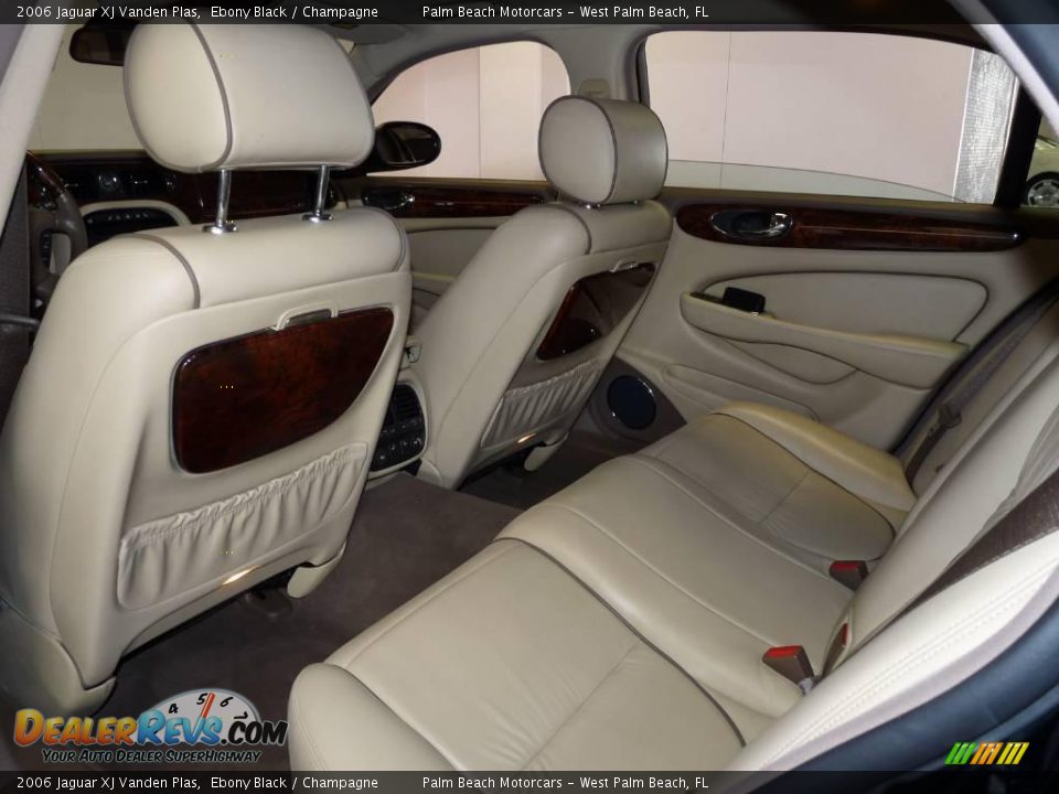 2006 Jaguar XJ Vanden Plas Ebony Black / Champagne Photo #22