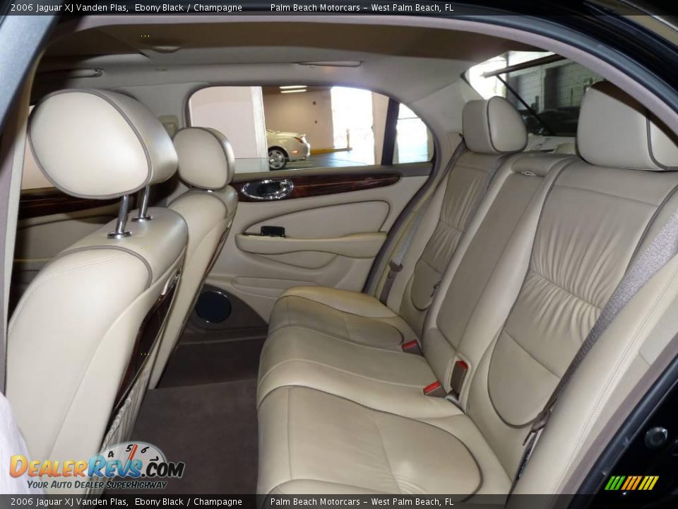 2006 Jaguar XJ Vanden Plas Ebony Black / Champagne Photo #23