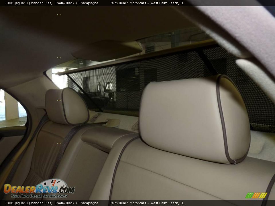 2006 Jaguar XJ Vanden Plas Ebony Black / Champagne Photo #25