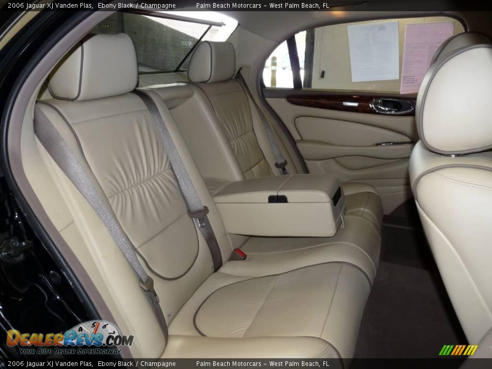 2006 Jaguar XJ Vanden Plas Ebony Black / Champagne Photo #27