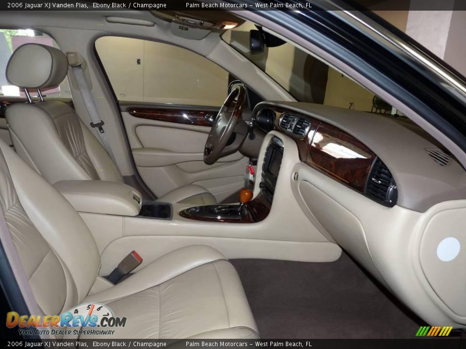 2006 Jaguar XJ Vanden Plas Ebony Black / Champagne Photo #29