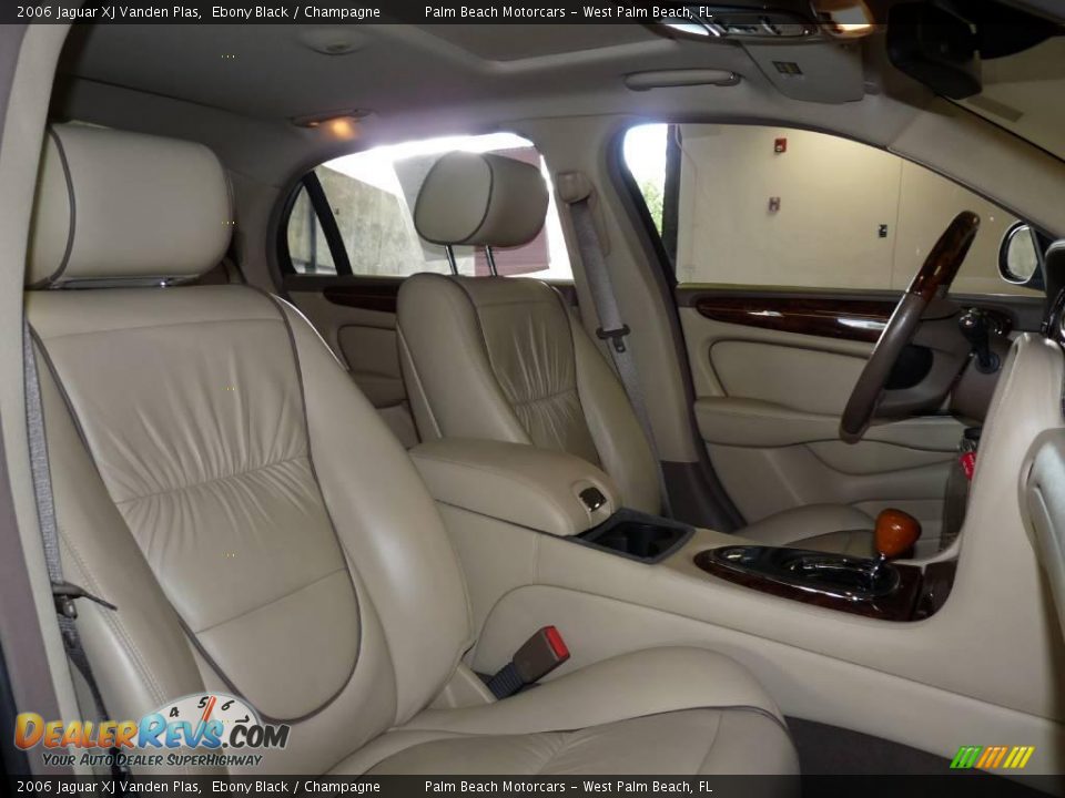2006 Jaguar XJ Vanden Plas Ebony Black / Champagne Photo #30