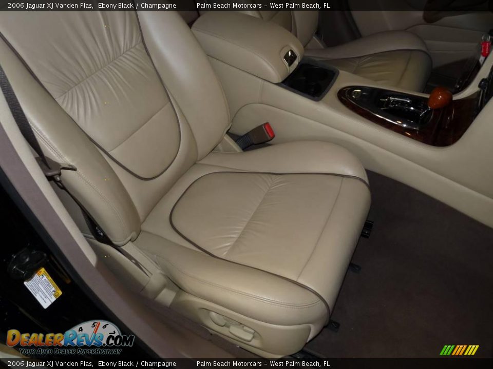 2006 Jaguar XJ Vanden Plas Ebony Black / Champagne Photo #31