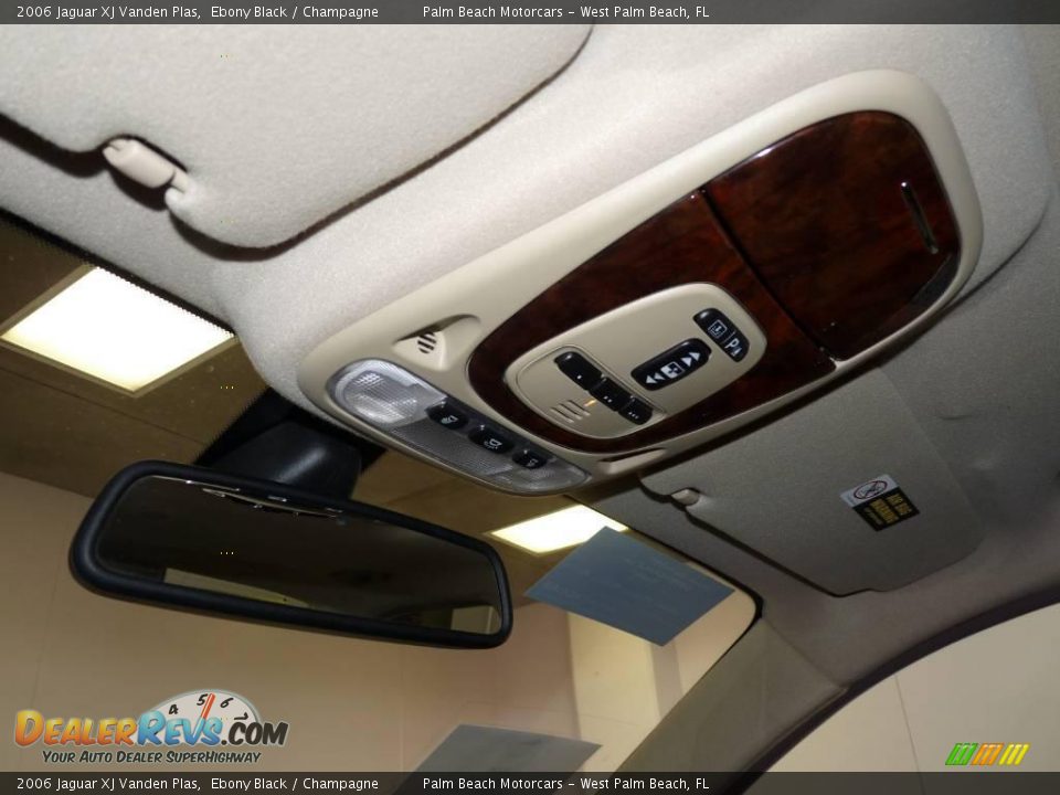 2006 Jaguar XJ Vanden Plas Ebony Black / Champagne Photo #33