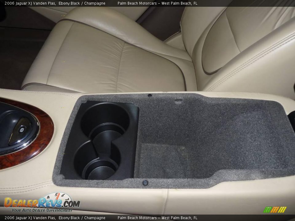 2006 Jaguar XJ Vanden Plas Ebony Black / Champagne Photo #36