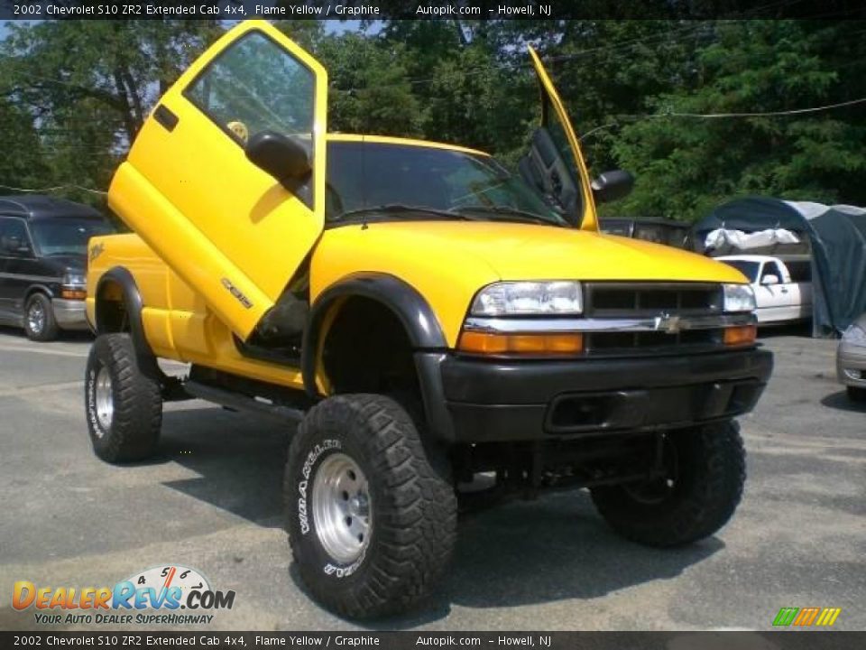 2002 Chevrolet S10 ZR2 Extended Cab 4x4 Flame Yellow / Graphite Photo #4