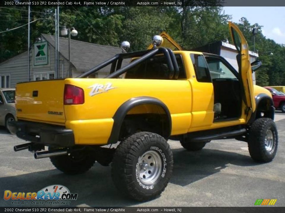2002 Chevrolet S10 ZR2 Extended Cab 4x4 Flame Yellow / Graphite Photo #6