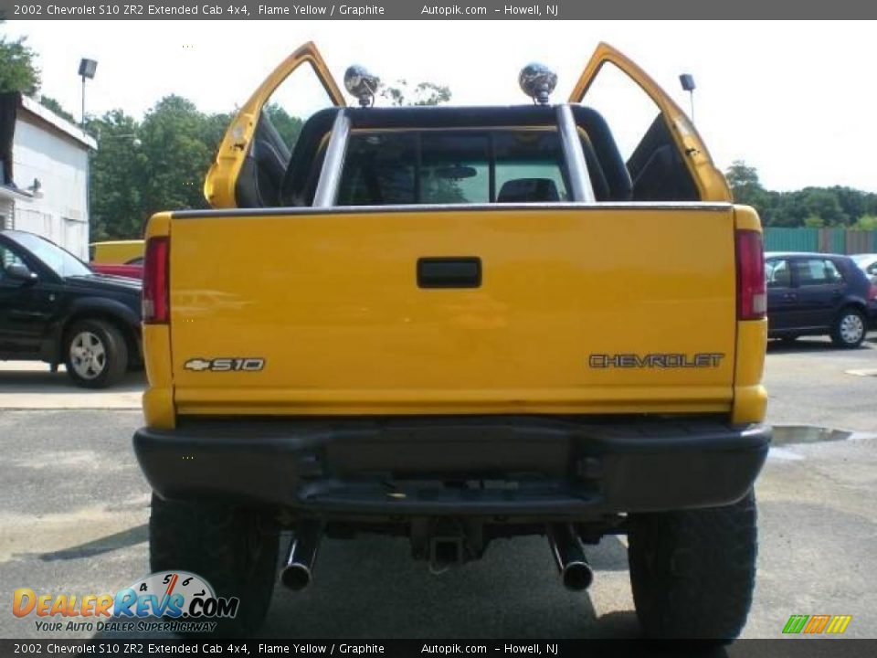 2002 Chevrolet S10 ZR2 Extended Cab 4x4 Flame Yellow / Graphite Photo #7