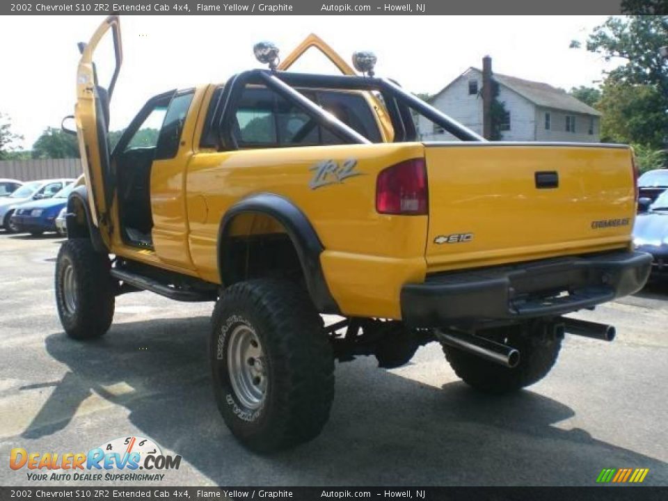 2002 Chevrolet S10 ZR2 Extended Cab 4x4 Flame Yellow / Graphite Photo #9