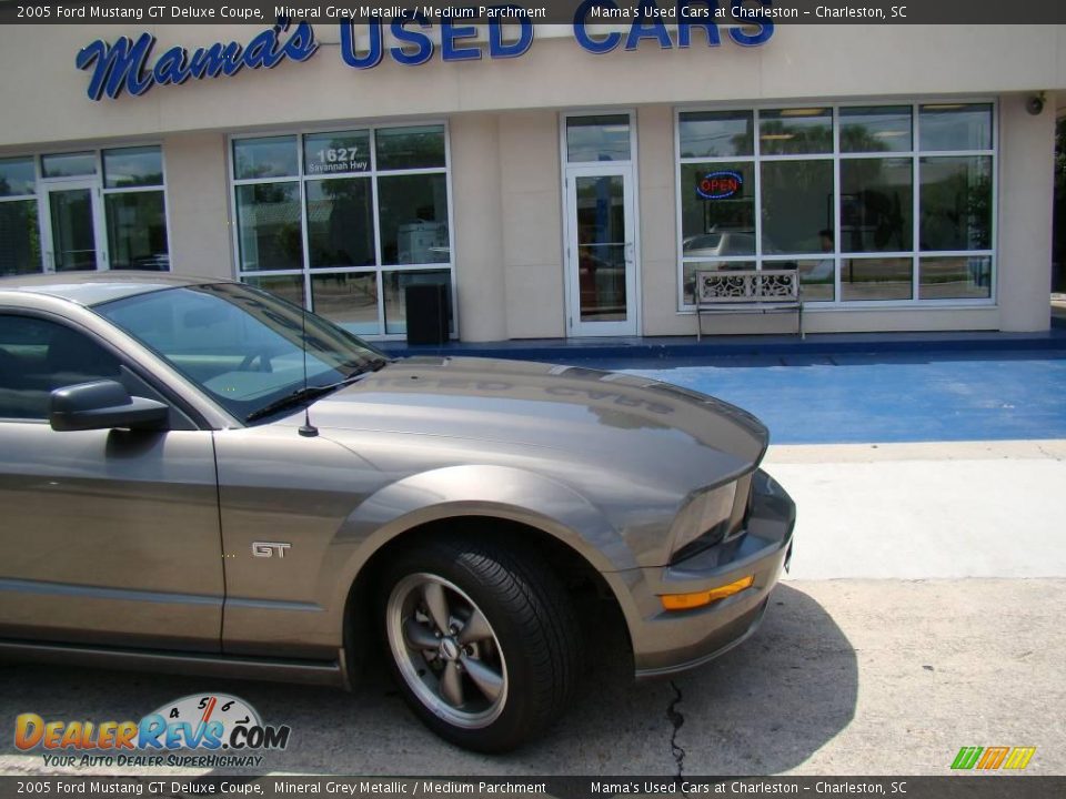 2005 Ford Mustang GT Deluxe Coupe Mineral Grey Metallic / Medium Parchment Photo #20