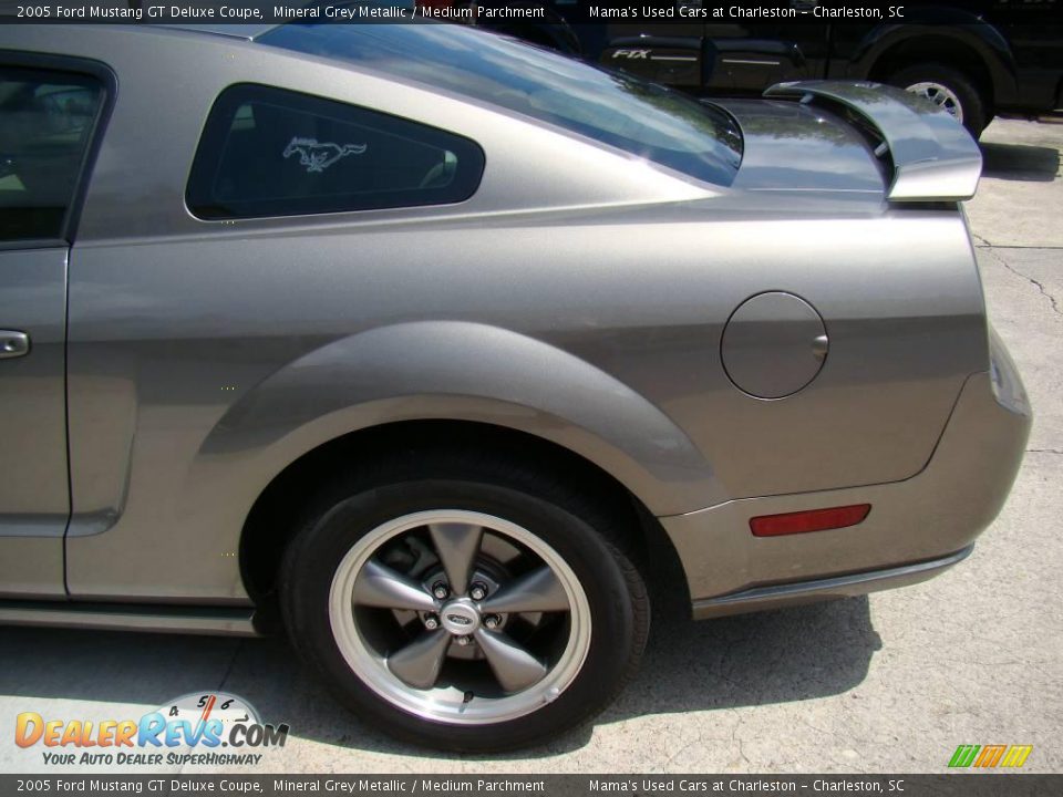 2005 Ford Mustang GT Deluxe Coupe Mineral Grey Metallic / Medium Parchment Photo #22