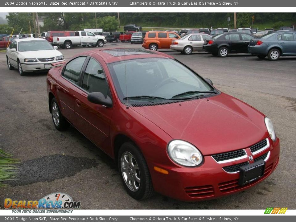 2004 Dodge Neon SXT Blaze Red Pearlcoat / Dark Slate Gray Photo #13