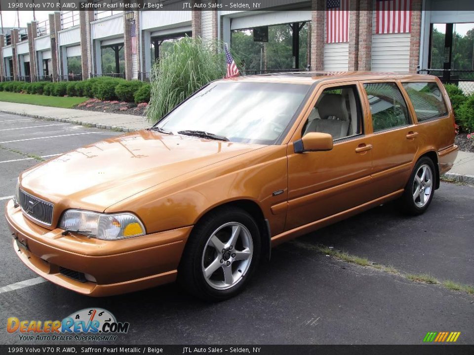 Front 3/4 View of 1998 Volvo V70 R AWD Photo #1