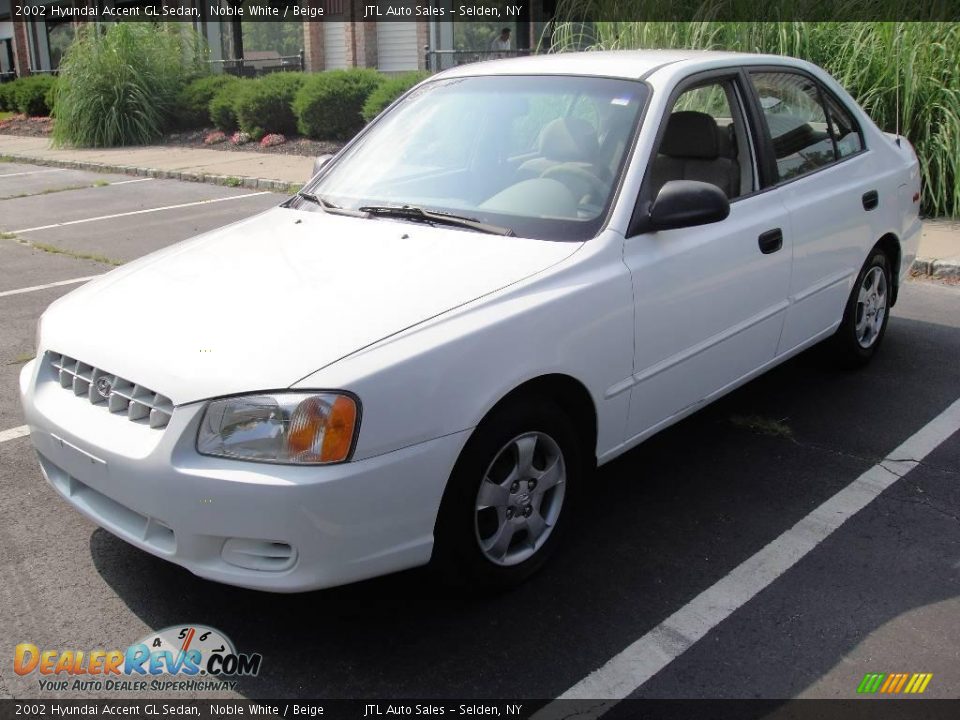 2002 Hyundai Accent GL Sedan Noble White / Beige Photo #1