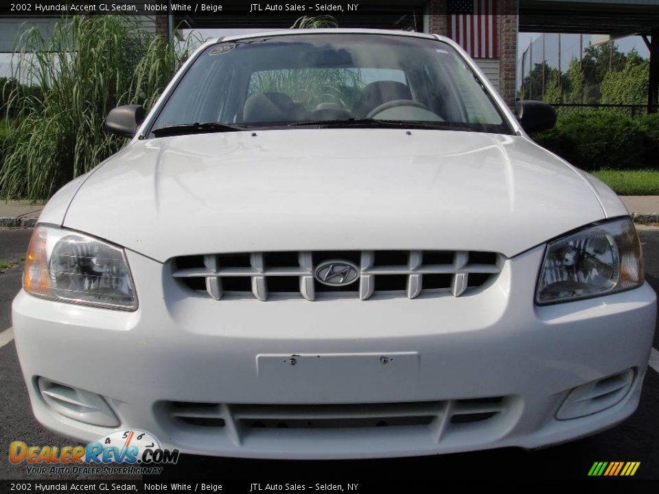 2002 Hyundai Accent GL Sedan Noble White / Beige Photo #2
