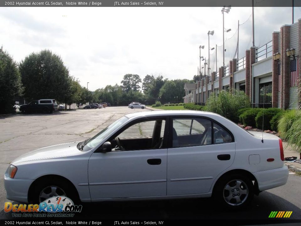 2002 Hyundai Accent GL Sedan Noble White / Beige Photo #3