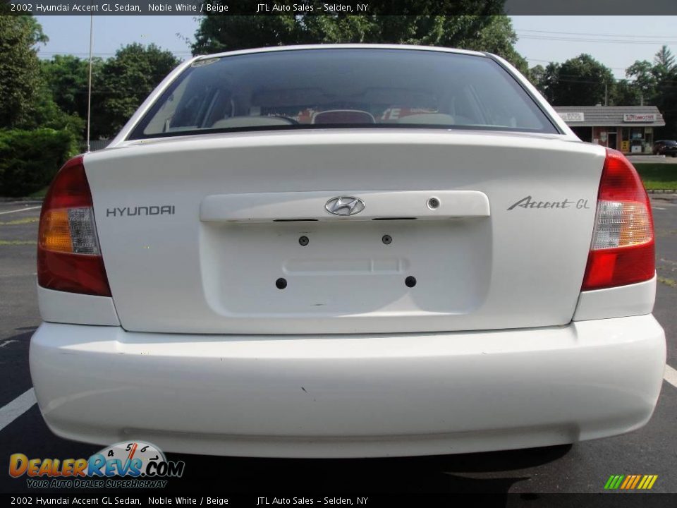 2002 Hyundai Accent GL Sedan Noble White / Beige Photo #5