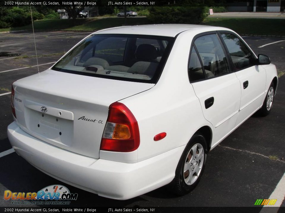 2002 Hyundai Accent GL Sedan Noble White / Beige Photo #6