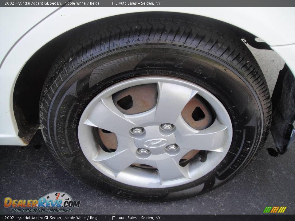 2002 Hyundai Accent GL Sedan Noble White / Beige Photo #7