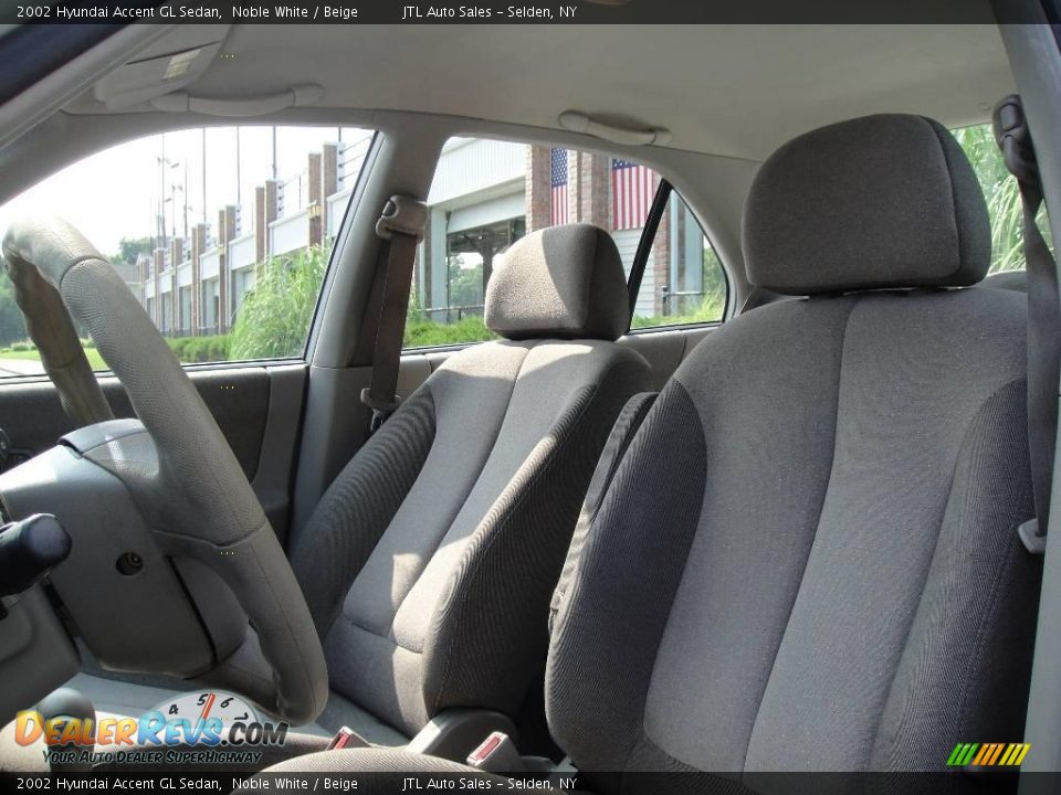 2002 Hyundai Accent GL Sedan Noble White / Beige Photo #9
