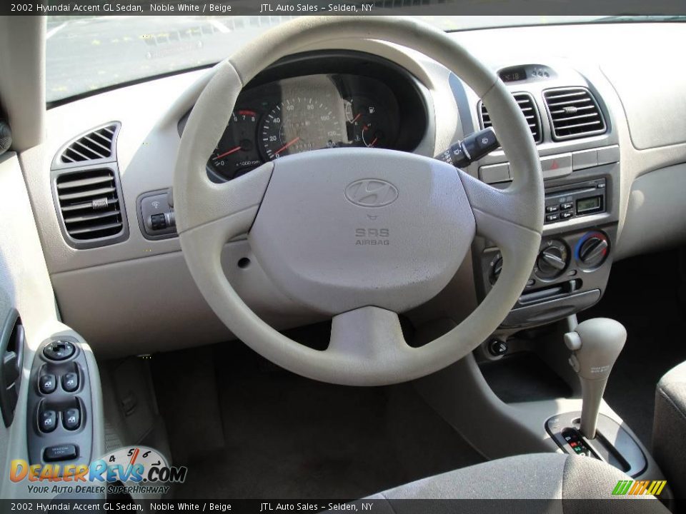 2002 Hyundai Accent GL Sedan Noble White / Beige Photo #11
