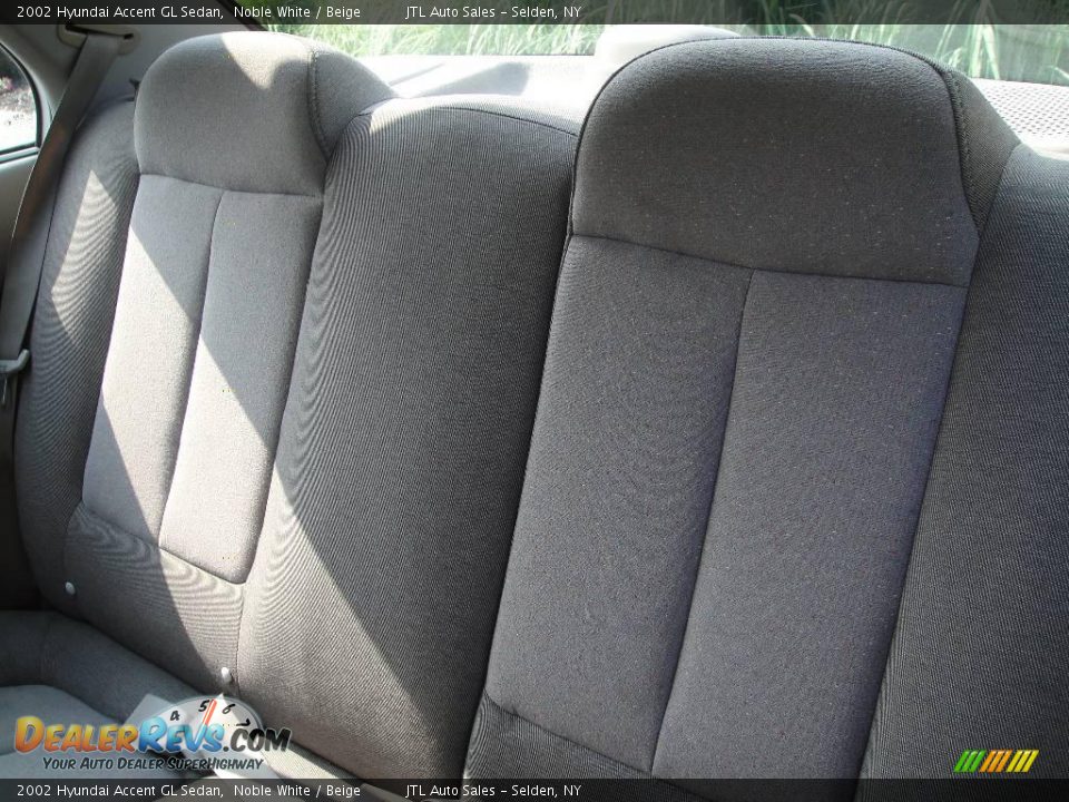 2002 Hyundai Accent GL Sedan Noble White / Beige Photo #12