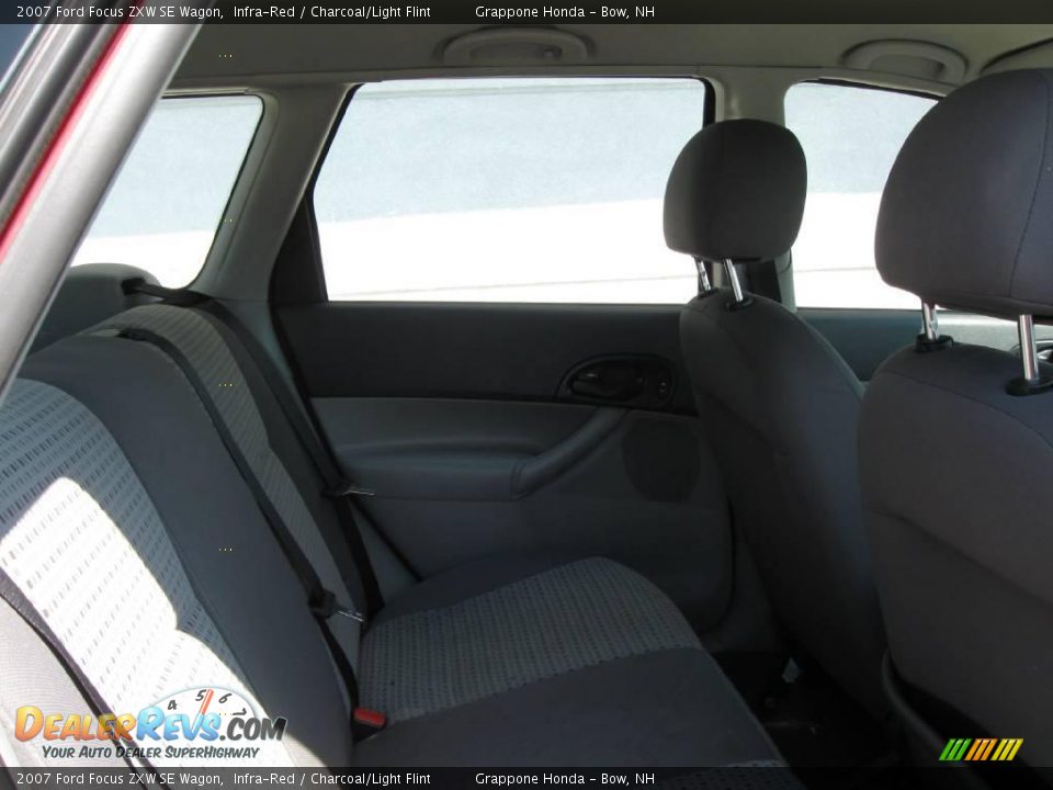 2007 Ford Focus ZXW SE Wagon Infra-Red / Charcoal/Light Flint Photo #4