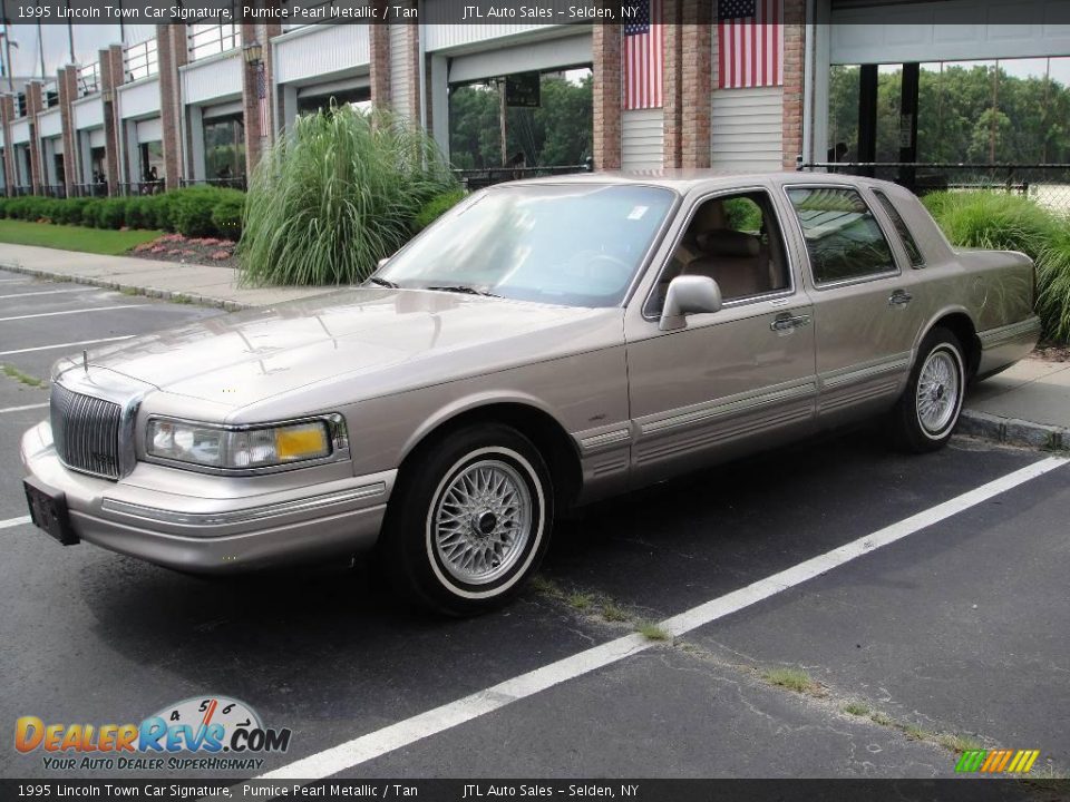 1995 Lincoln Town Car Signature Pumice Pearl Metallic / Tan Photo #1