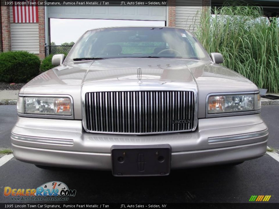 1995 Lincoln Town Car Signature Pumice Pearl Metallic / Tan Photo #2