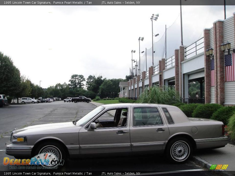 1995 Lincoln Town Car Signature Pumice Pearl Metallic / Tan Photo #3