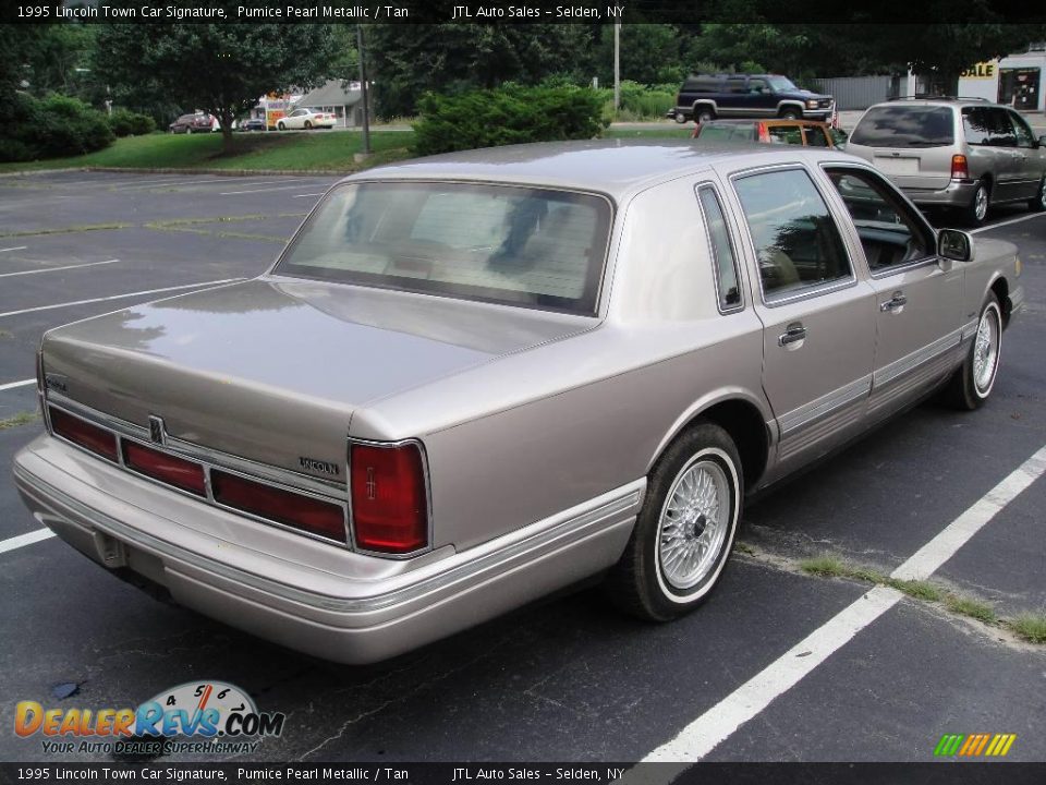 1995 Lincoln Town Car Signature Pumice Pearl Metallic / Tan Photo #6