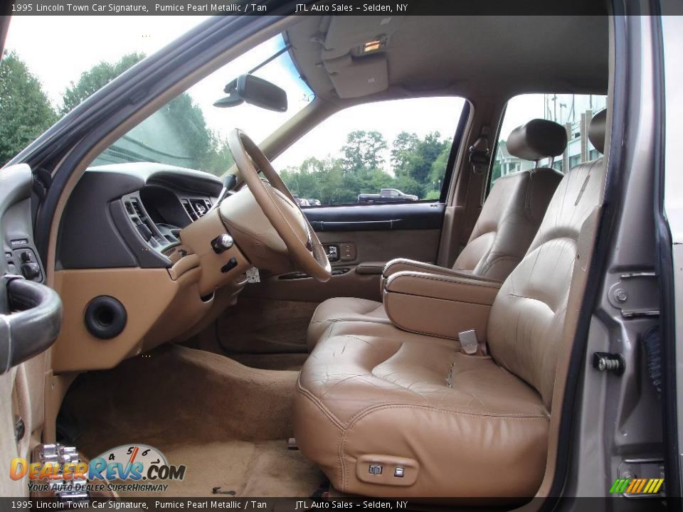 1995 Lincoln Town Car Signature Pumice Pearl Metallic / Tan Photo #10