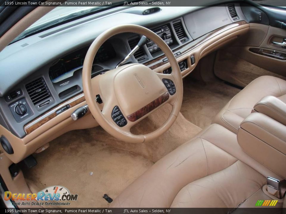 1995 Lincoln Town Car Signature Pumice Pearl Metallic / Tan Photo #11