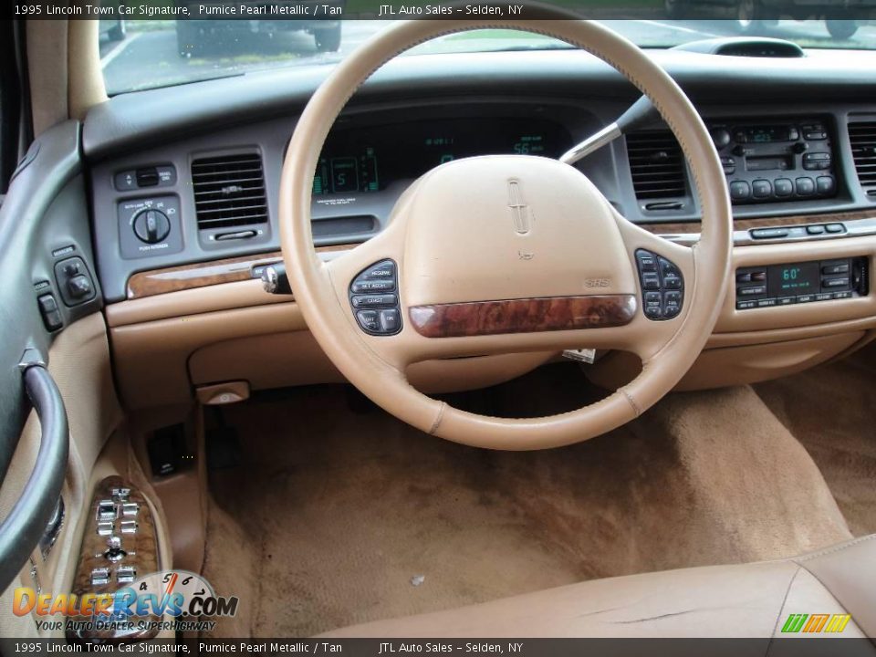1995 Lincoln Town Car Signature Pumice Pearl Metallic / Tan Photo #12