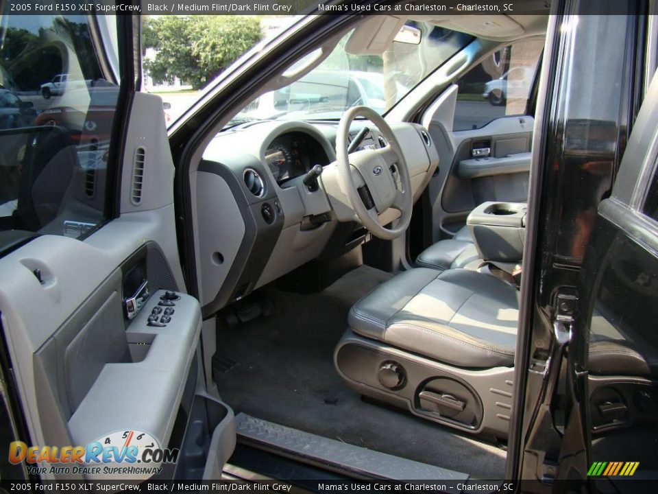 2005 Ford F150 XLT SuperCrew Black / Medium Flint/Dark Flint Grey Photo #9