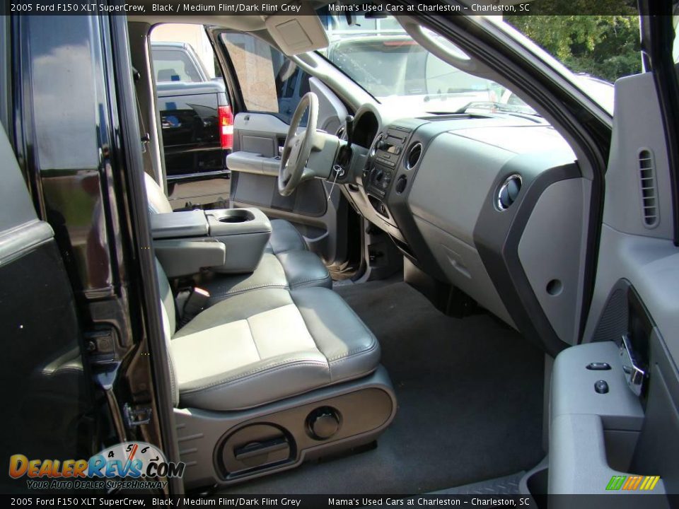 2005 Ford F150 XLT SuperCrew Black / Medium Flint/Dark Flint Grey Photo #11