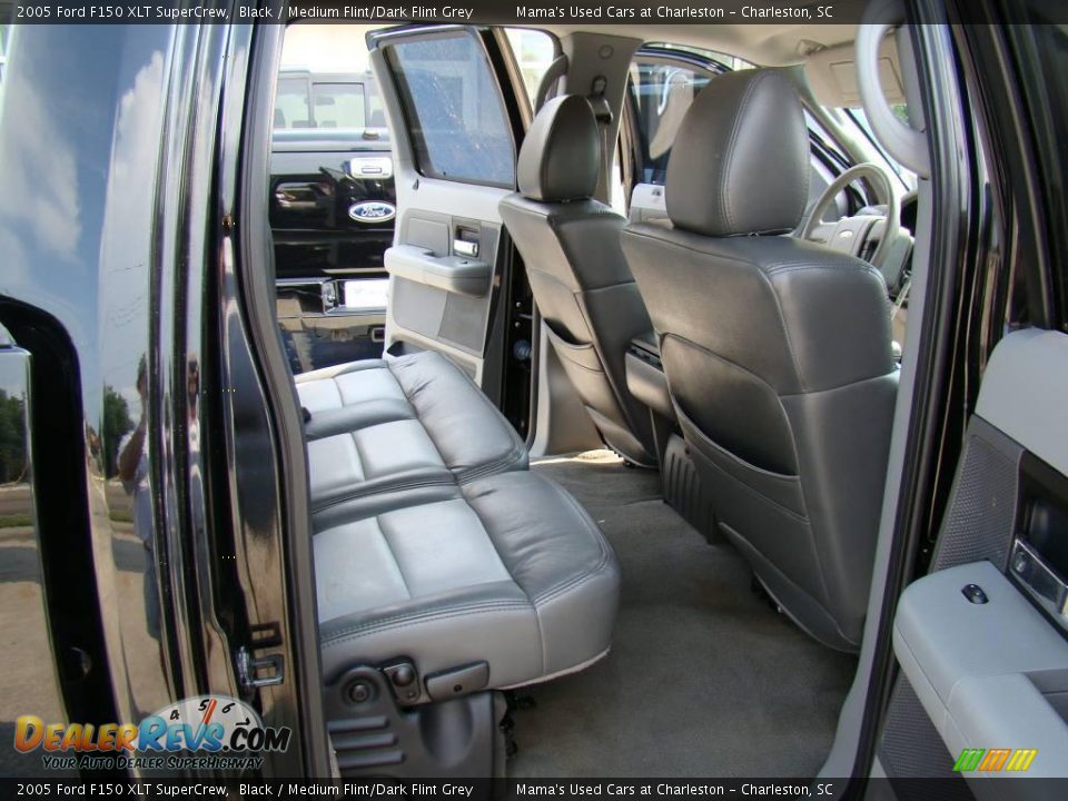 2005 Ford F150 XLT SuperCrew Black / Medium Flint/Dark Flint Grey Photo #12