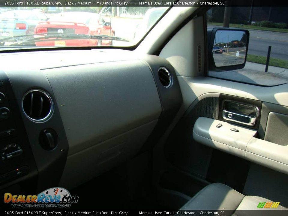 2005 Ford F150 XLT SuperCrew Black / Medium Flint/Dark Flint Grey Photo #14