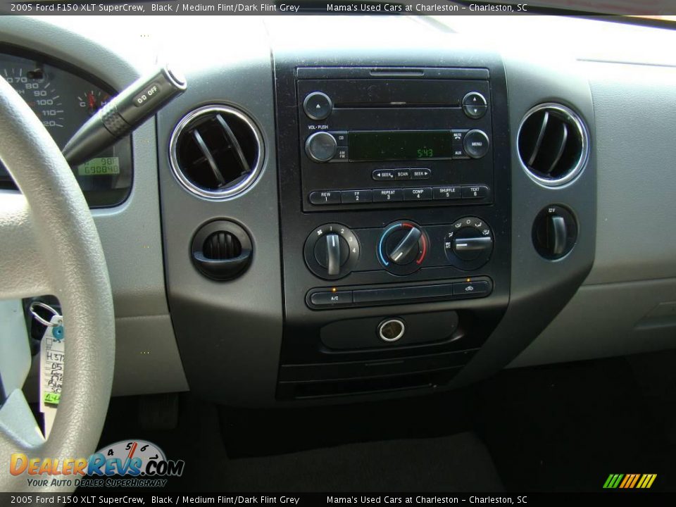 2005 Ford F150 XLT SuperCrew Black / Medium Flint/Dark Flint Grey Photo #15