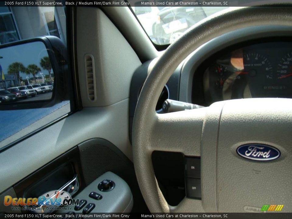 2005 Ford F150 XLT SuperCrew Black / Medium Flint/Dark Flint Grey Photo #16