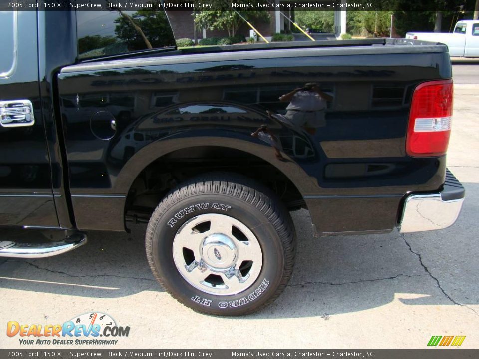 2005 Ford F150 XLT SuperCrew Black / Medium Flint/Dark Flint Grey Photo #23
