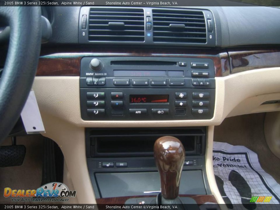 2005 BMW 3 Series 325i Sedan Alpine White / Sand Photo #19