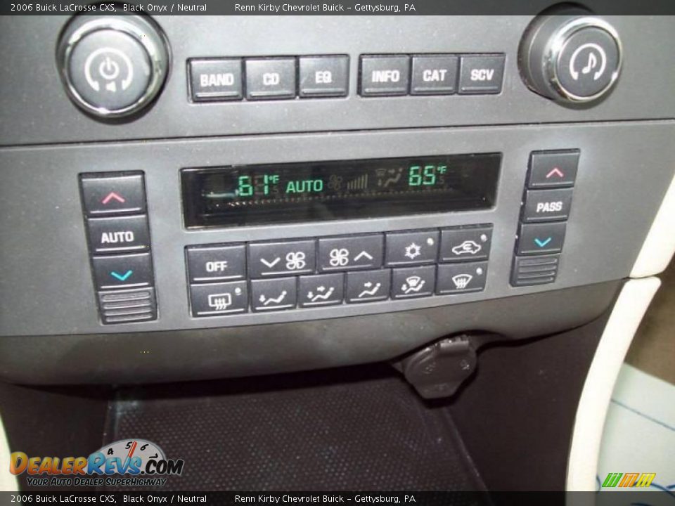 2006 Buick LaCrosse CXS Black Onyx / Neutral Photo #22